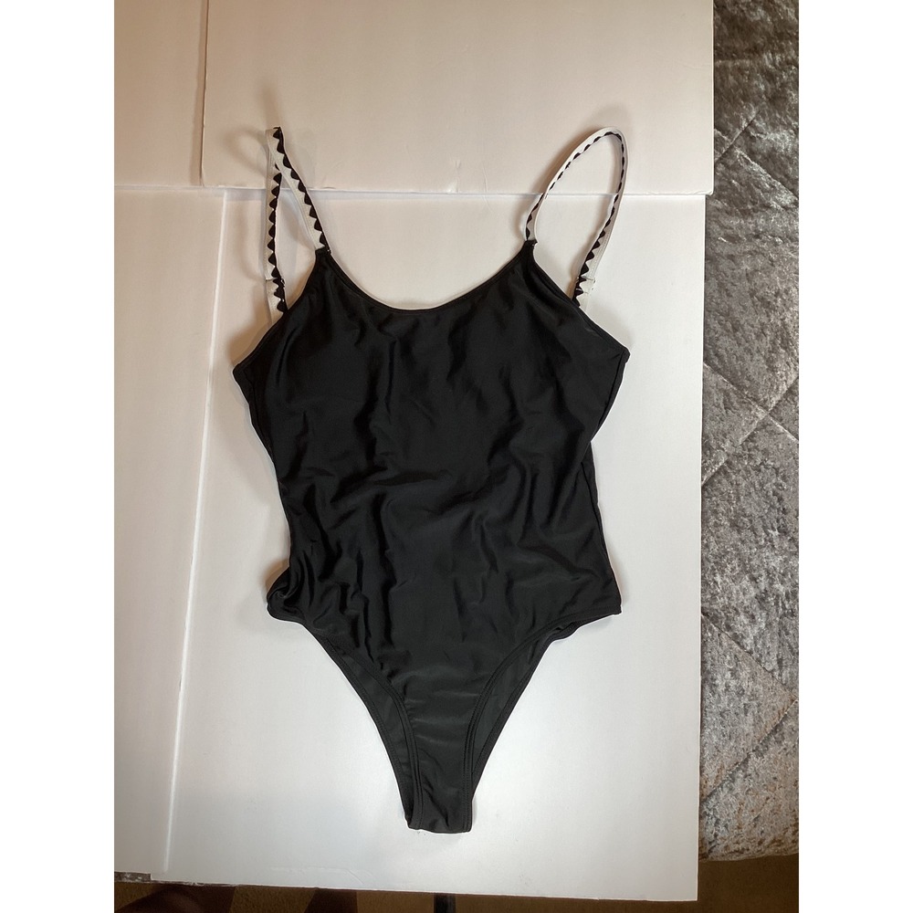 Black/White Ruffle Back One Piece Swimsuit Women's Size M EUC